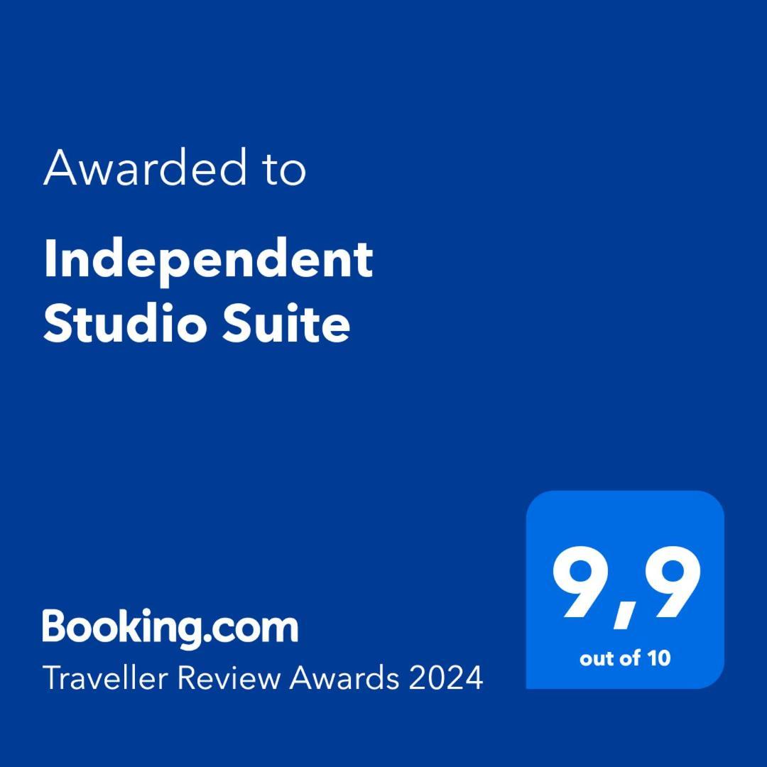 Independent Basement Studio Suite オタワ エクステリア 写真